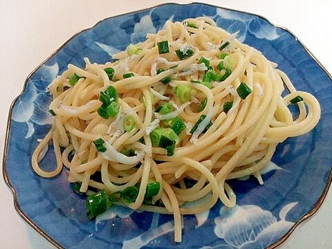 創味シャンタンで　釜揚げしらすと葱のパスタ